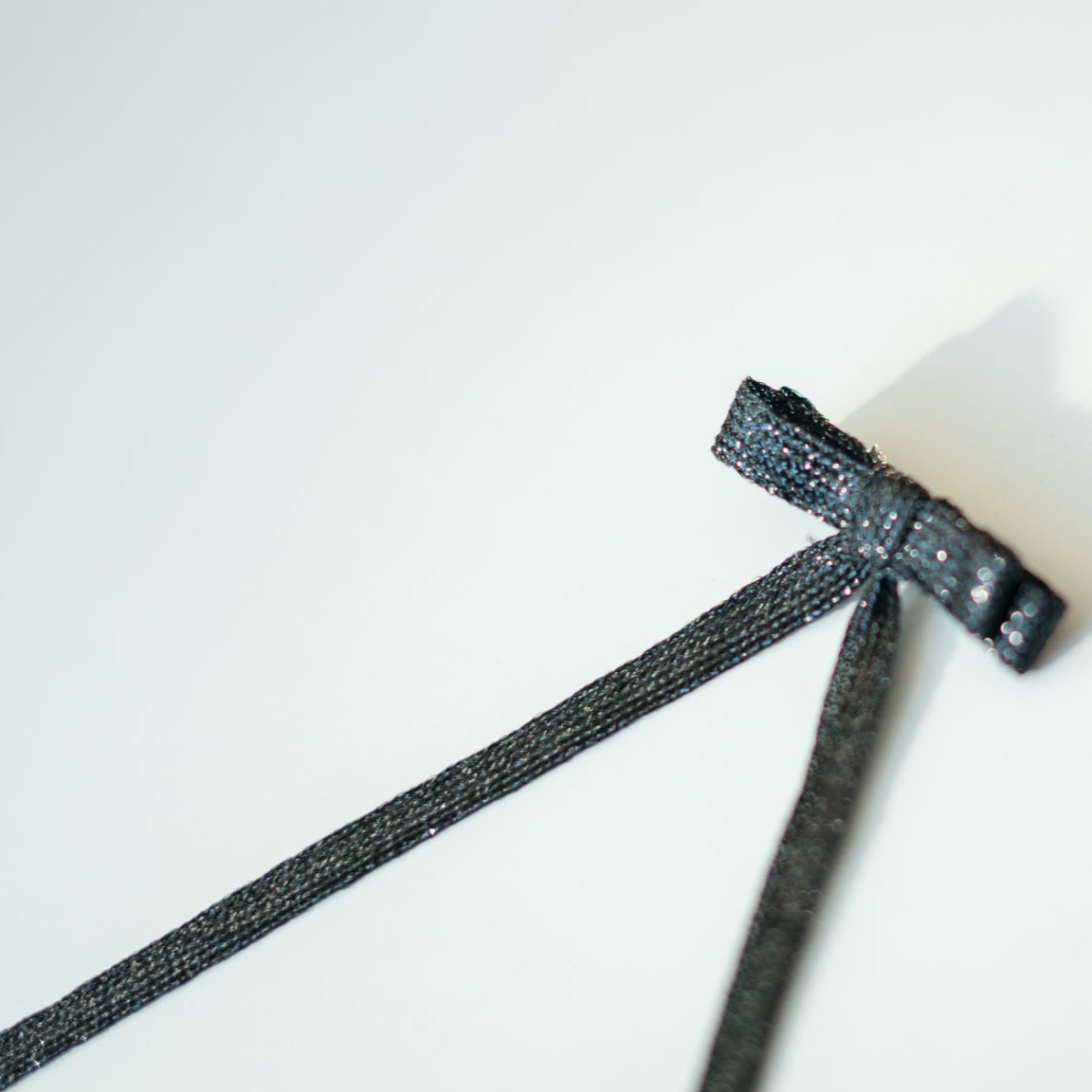 SKINY BLACK BOW