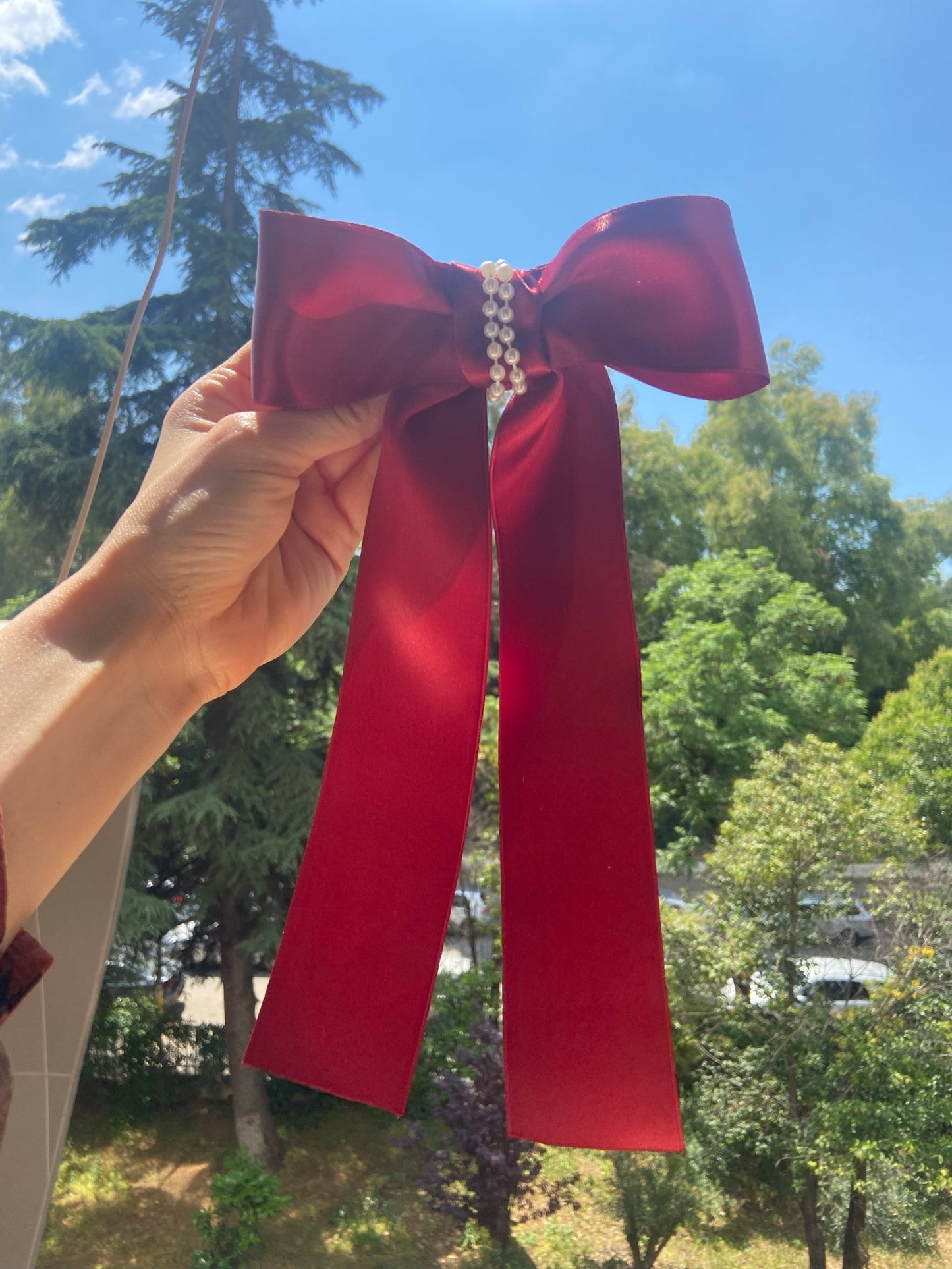 Hot red bow